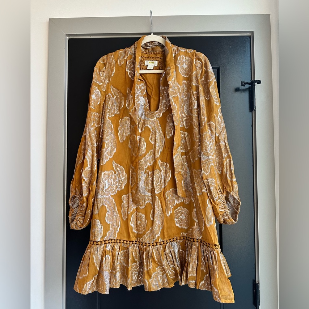 Maeve / Anthropologie dress. Long sleeve with bow tie in front. Size L.